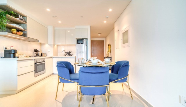 Stylish 1BR with DIFC Skyline and Zabeel Views