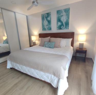 Stylish 2 bed and 2 bath condo with mountain and pool view in Jacó