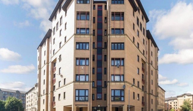 Stylish 2 Bed Duplex with Balcony & Parking Merchant City