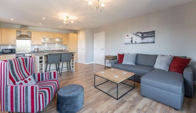 Stylish 2-Bed Flat, 10mins to NEC & Airport Free Parking