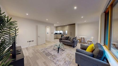 Stylish 2-bed flat,Secure Parking