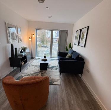 Stylish 2 bedroom modern apartment central to Eccles