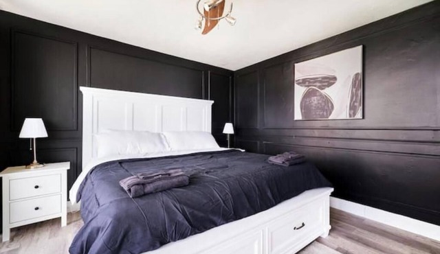 Stylish 2 BRM Executive Suite on the Water with exquisite views