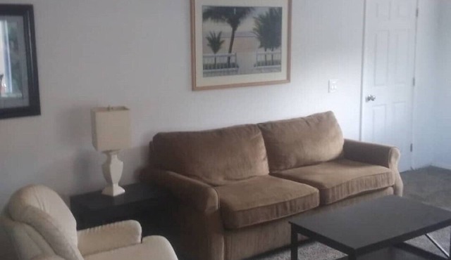 Stylish 2bd lower level apt in newer constructed south hill home