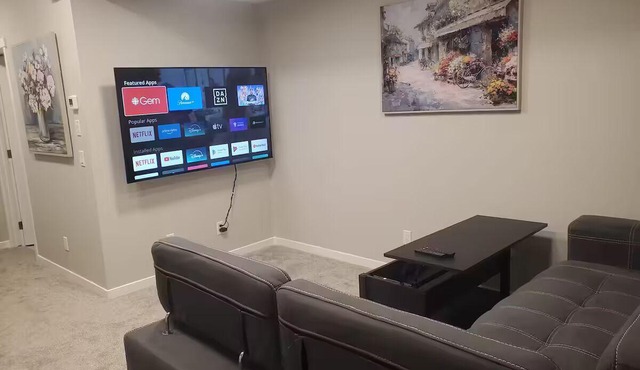 Stylish 2BDR/3BED/2 FULL BATH/Well Equiped For Remote Work/Games
