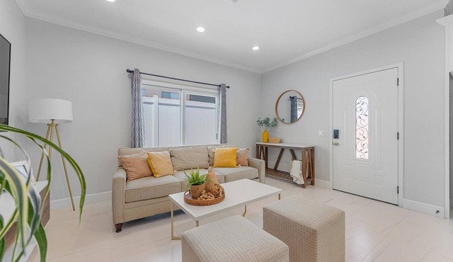 Stylish 2BR + 2BA Modern Home w/BBQ Patio