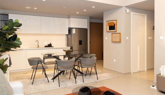 Stylish 2BR Apt with pool view of Burj Khalifa - Downtown Views