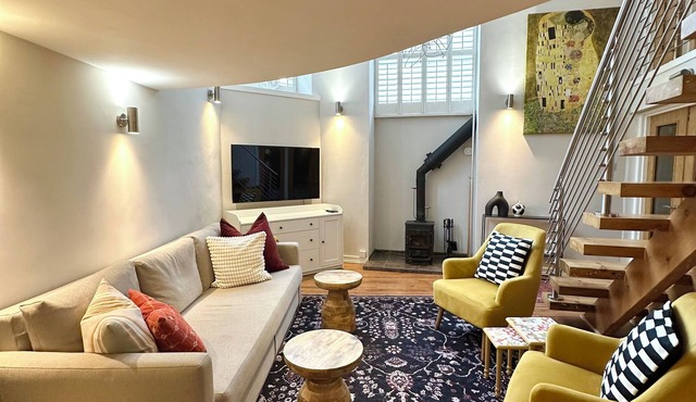 Stylish 2BR Central Edinburgh - Walk to Attraction