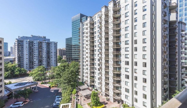 Stylish 2BR Haven - Minutes from DC & Airport