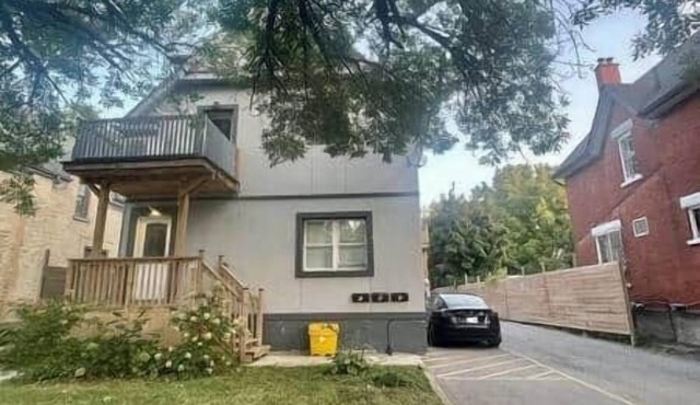 Stylish 3-bdrm suite w free Parking