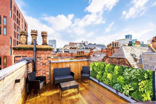 Stylish 3-Bed Central Stay - Roof Terrace & Parking