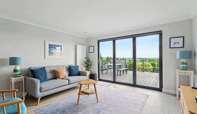 Stylish 3 Bedroom with Balcony and Amazing View