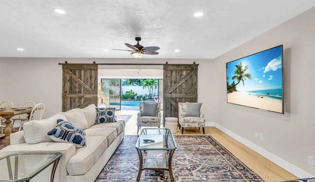 Stylish 3000SQFT Pool & Hot Tub Home on Half Acre