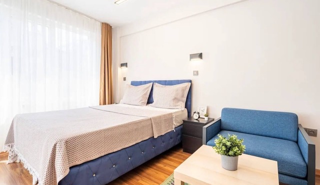 Stylish 3rd-Floor Studio - Fully Equipped - Fast WiFi & AC