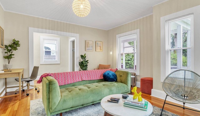 Stylish 4BR 2 Bathroom Home in Forest Park
