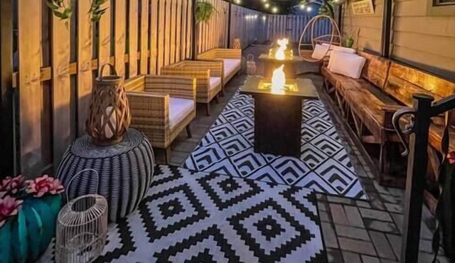 Stylish 6 Bed/3 Bath Dundee Home w/ 2 Firepits