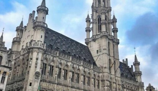 Stylish AirConditioned Studio Suite Grand Place 3nn
