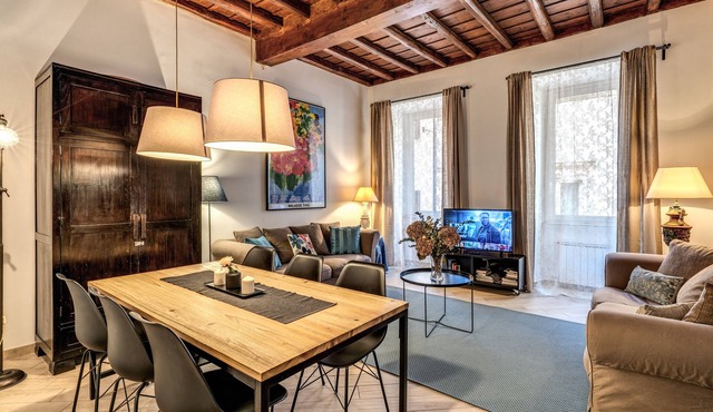 Stylish and Elegant Flat in the Heart of Rome