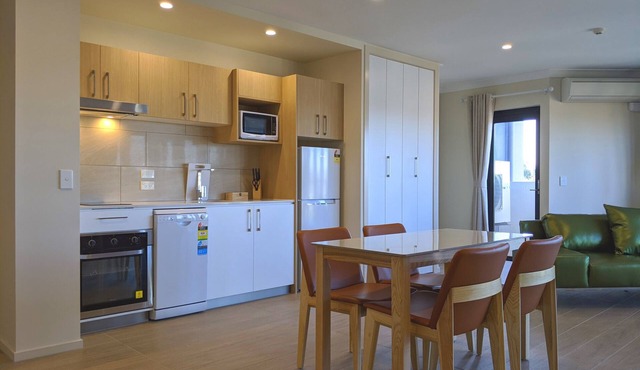 Stylish and generous 2 Bedroom apartment Windsor
