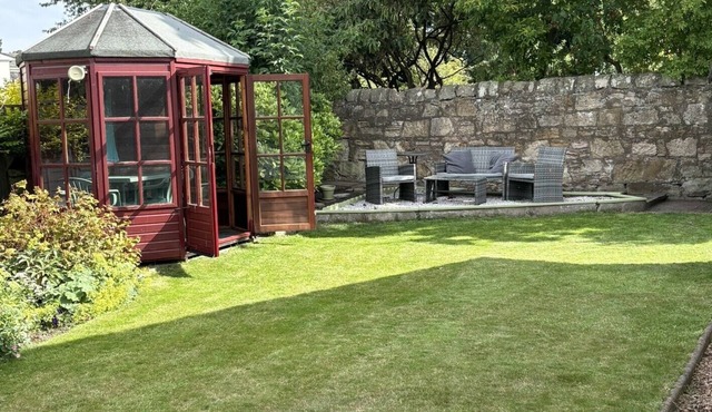 Stylish and homely bungalow, quiet and perfectly situated for St Andrews.