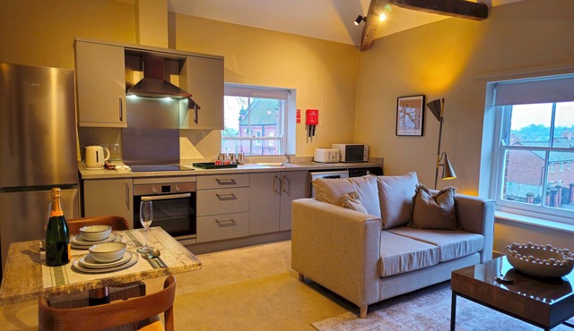 Stylish, and newly renovated penthouse apartment - Pass the Keys