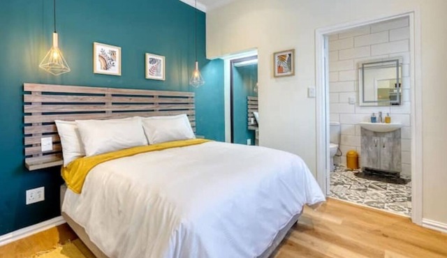 Stylish and Spacious 3 Sleeper Apartment with Pool