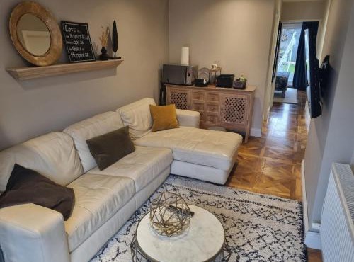 Stylish annexe with private entrance, four persons