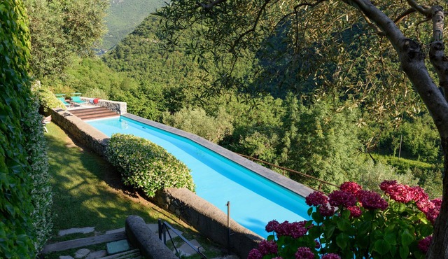 Stylish apartments in the heart of the medieval village of Colletta