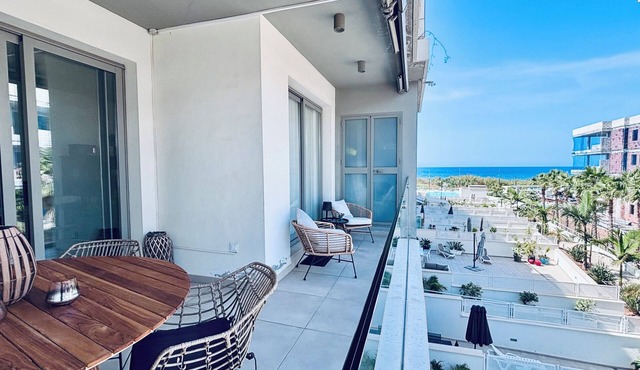 Stylish apartment with sea views