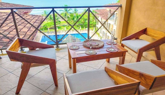 Stylish balcony oceanfront PH condo with King beds