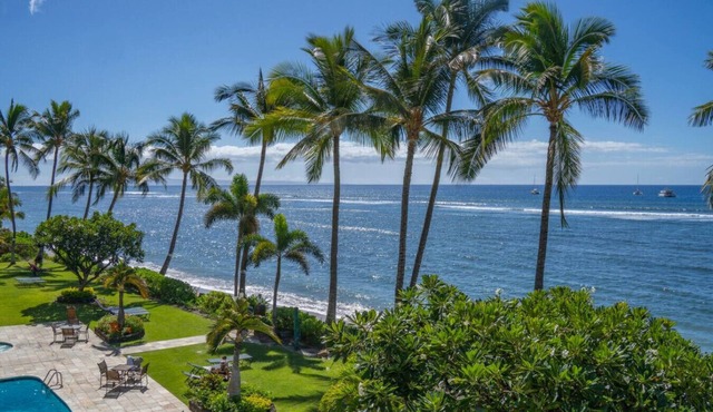 Stylish Beachfront Getaway - 3rd floor amazing views