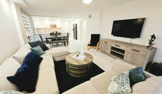 Stylish beachfront condo 2 bed 2 bath panoramic balcony sleeps 6