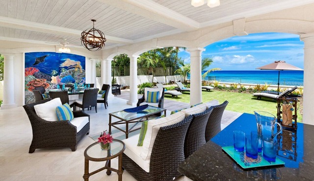 Stylish Beachfront Villa with Plunge Pool - Still Fathoms (4 bed)
