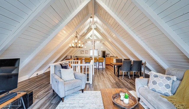 Stylish Bellingham Home w/Lake + Mountain Views!