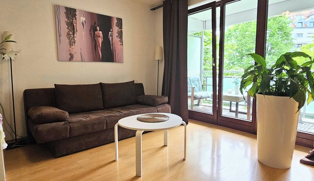 Stylish bright apartment, very conveniently. Metro just around the corner. Internet