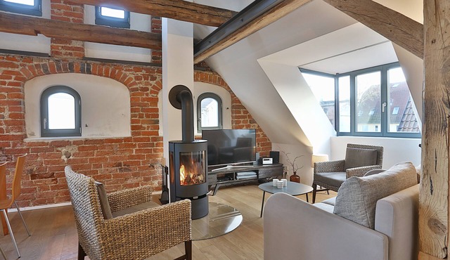 Stylish, bright, spacious apartment in the heart of the old town - loggia, fireplace