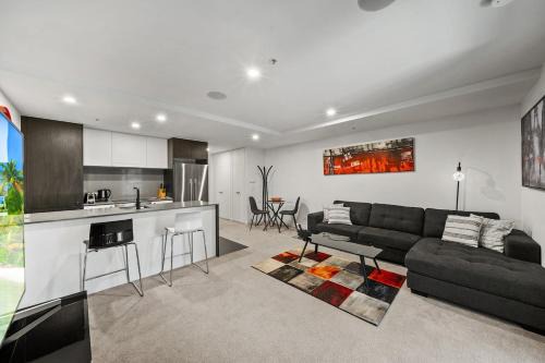 Stylish Central Braddon 1 Bed, Pool, Gym, Parking