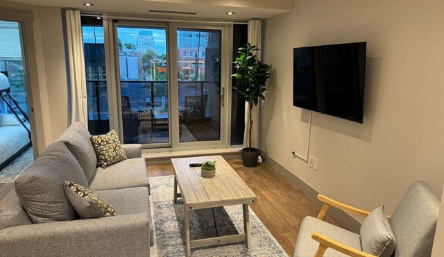 Stylish central two bed, parking
