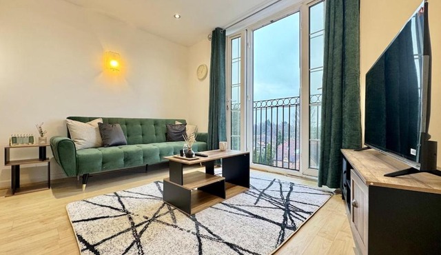Stylish & Comfortable 2-Bedroom Flat in Bessacarr, Doncaster
