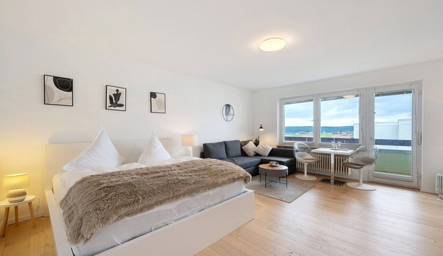 Stylish, Comfortable Apartment with Balcony and Scenic Views