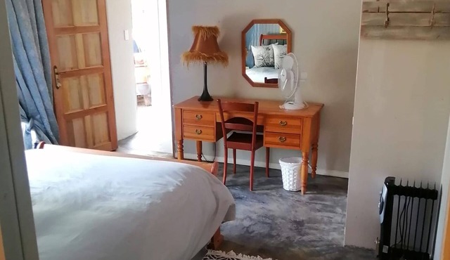 Stylish & comfortable. Close to golf course, shopping & hiking