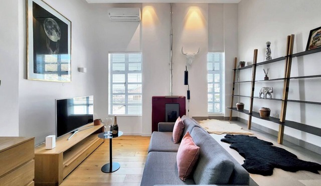 Stylish, comfy-fully equipped, Secure home