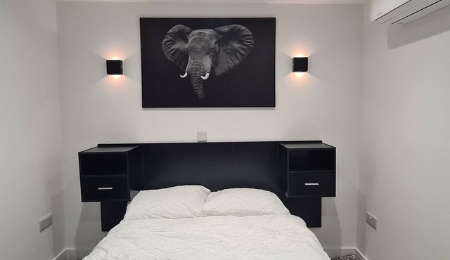 Stylish contemporary studio apartment in the heart of Yate Bristol