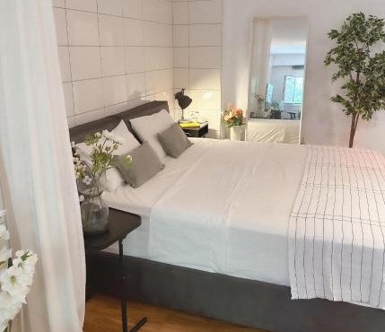 Stylish & Cozy Studio