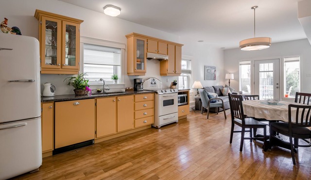 Stylish, dog friendly 2 bdrm main floor in duplex w fenced yard, onsite parking