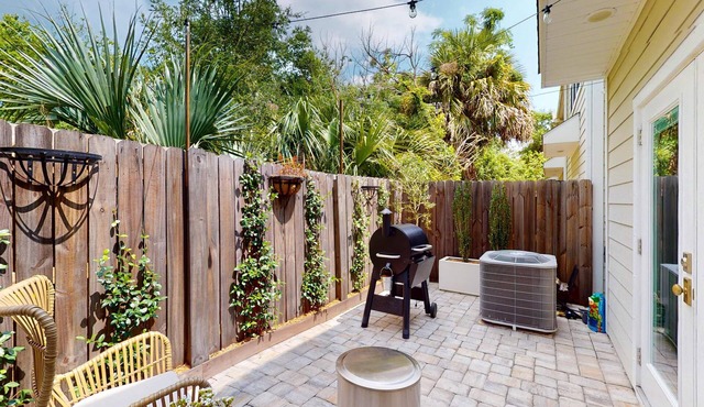 Stylish, dog-friendly townhome with firepit & enclosed yard - blocks to downtown