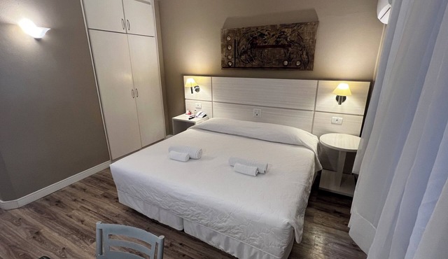 Stylish Double Executive Comfort – 2 Rooms in a Prime Curitiba City Hotel