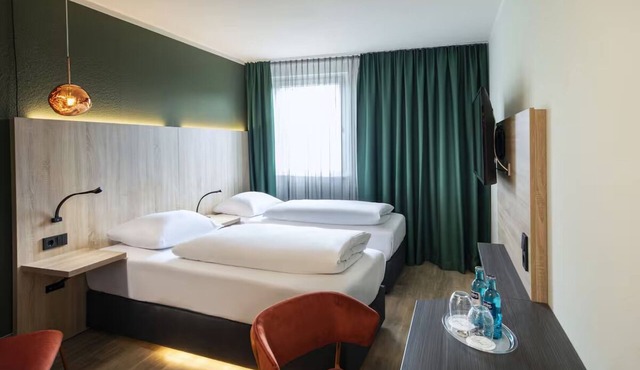Stylish Double Room | Close to Shopping, Restaurants & the Rhine