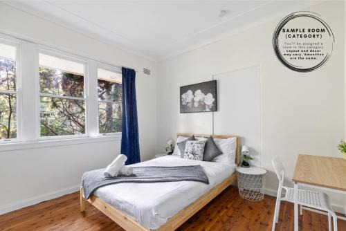 Stylish Double Room - Seconds to Transport & Shops - Shared Bathroom
