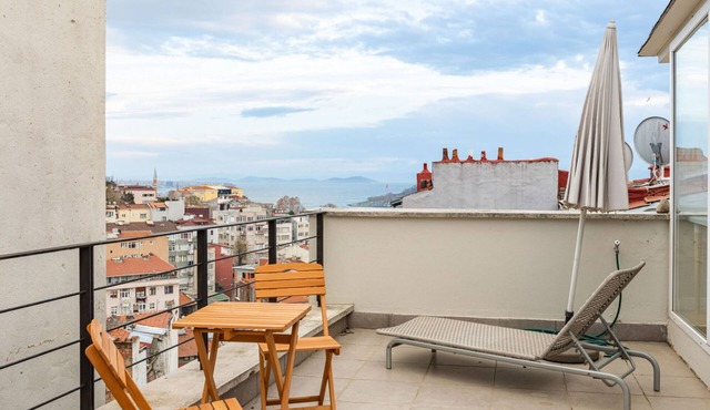 Stylish Duplex with Bosphorus View - AC & Elevator